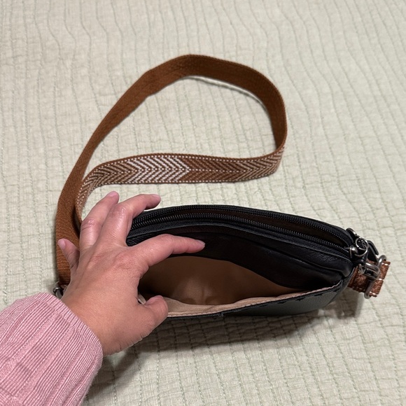 EUC The Sak Black Leather Bag with Tan Woven Strap - Picture 6 of 9